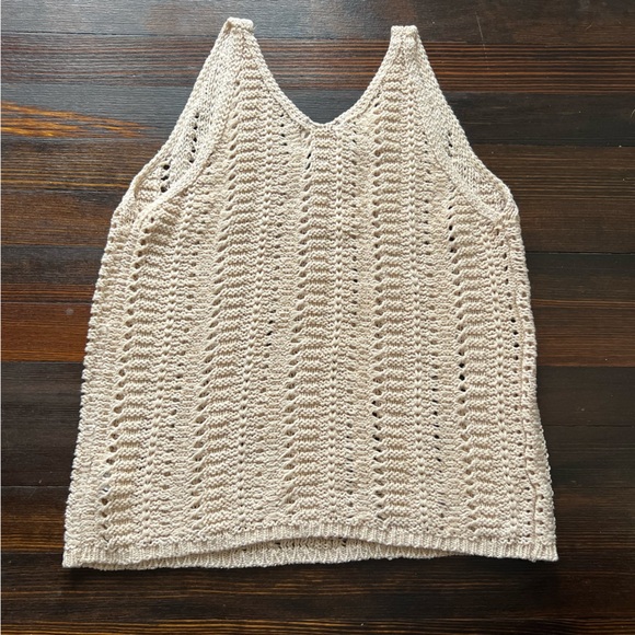 Universal Thread Crochet Tank - Picture 2 of 6